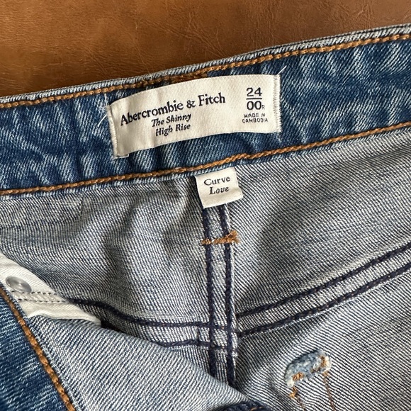 A&F Curve Love High Waisted Jean - Picture 4 of 5